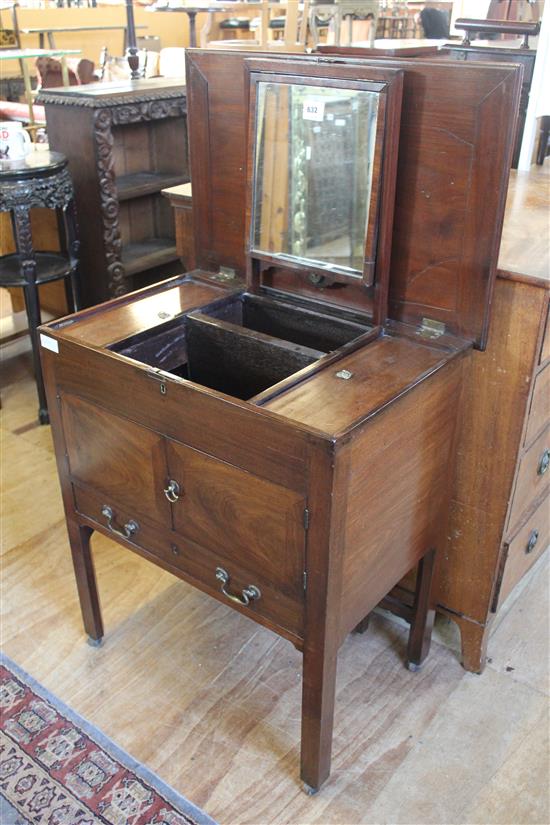 Mahogany travel dressing table(-)